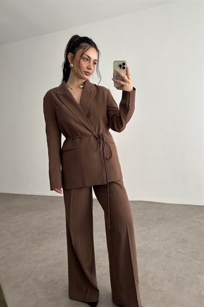 Premium Kruvaze Bağlama Detaylı Ceket Pantolon Takım Kahve
