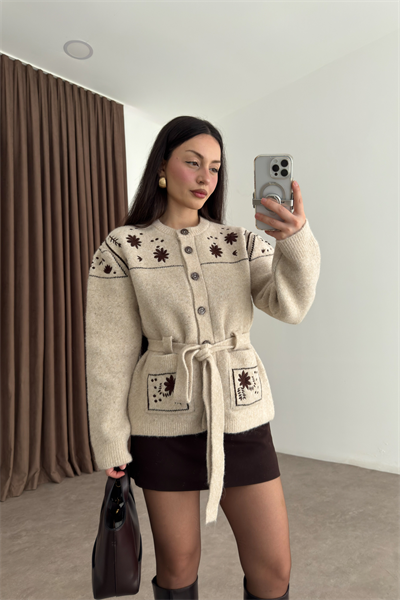 Premium Kuşaklı Nakışlı Triko Bej Hırka
