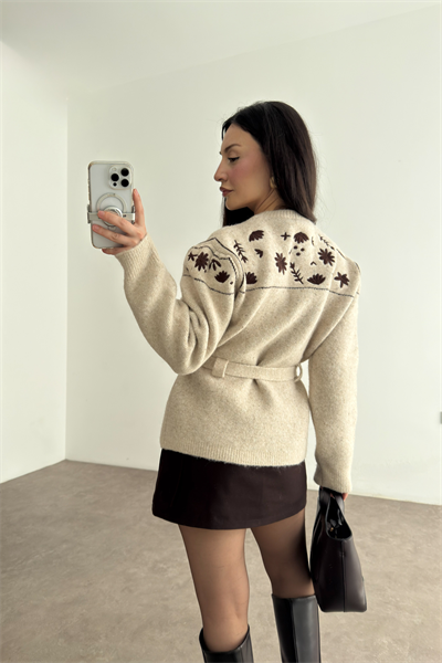 Premium Kuşaklı Nakışlı Triko Bej Hırka