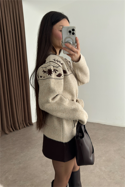 Premium Kuşaklı Nakışlı Triko Bej Hırka