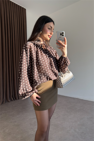 Premium Pamuk Bağlama Yaka Puantiyeli Kahve Gömlek