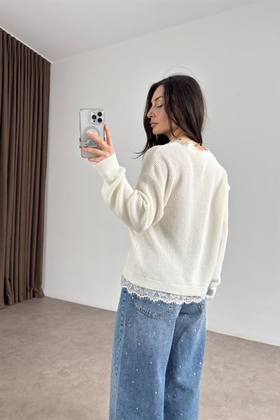 Premium Yakası Dantel Detaylı Ekru Kazak 