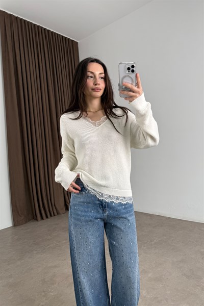 Premium Yakası Dantel Detaylı Ekru Kazak 