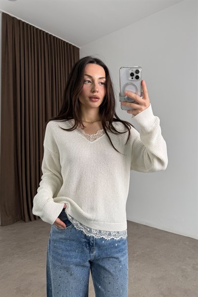 Premium Yakası Dantel Detaylı Ekru Kazak 