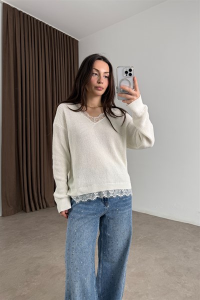 Premium Yakası Dantel Detaylı Ekru Kazak 