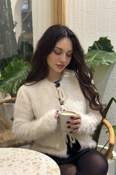 Premium Yumoş Bağlamalı Kürk Ekru Hırka