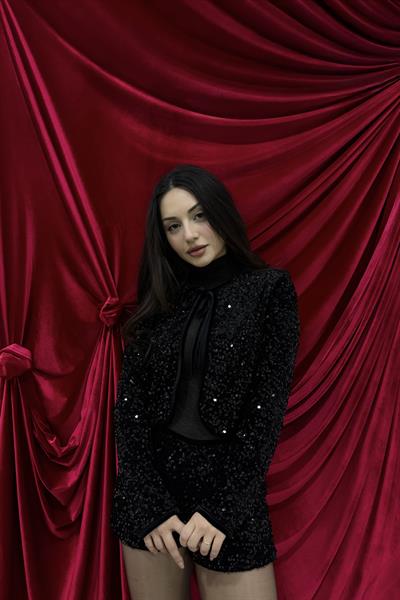 Pullu Şortlu Ceketli Siyah Takım