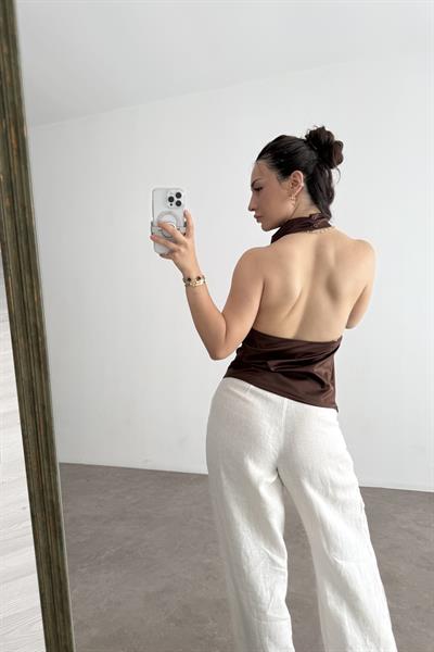 Saten Degaje Sırt Dekolteli Kahve Bluz 