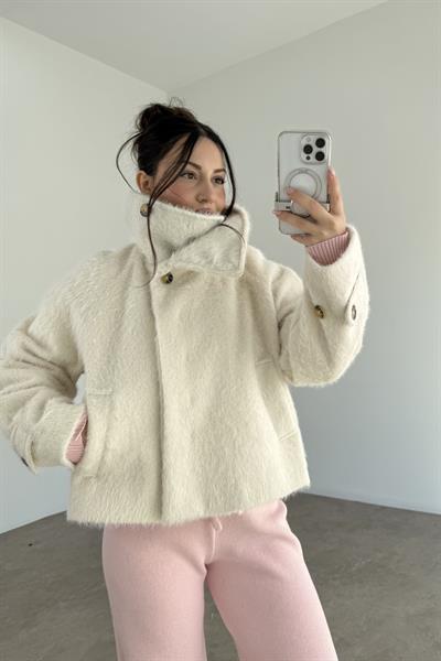 Sakallı Dik Yakalı Ekru Mont