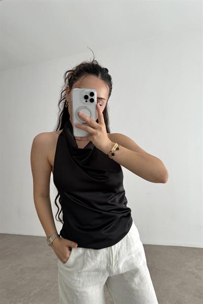 Saten Degaje Sırt Dekolteli Siyah Bluz 
