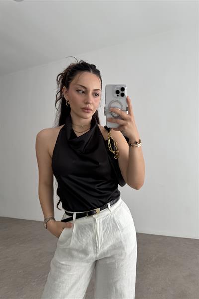 Saten Degaje Sırt Dekolteli Siyah Bluz 