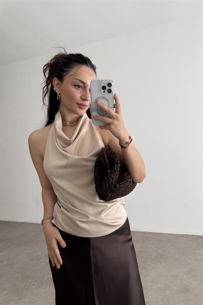 Saten Degaje Sırt Dekolteli Taş Bluz 