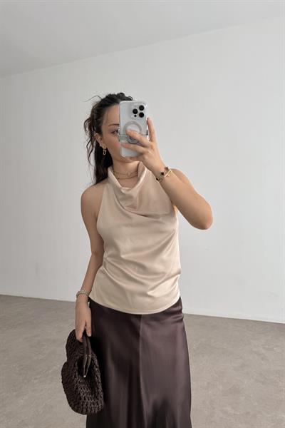 Saten Degaje Sırt Dekolteli Taş Bluz 