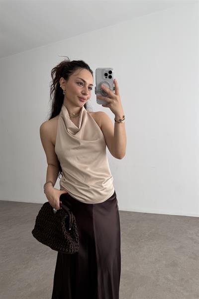 Saten Degaje Sırt Dekolteli Taş Bluz 