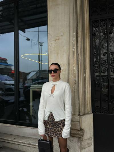 Taşlı Kurdele Detaylı Premium Kazak Beyaz