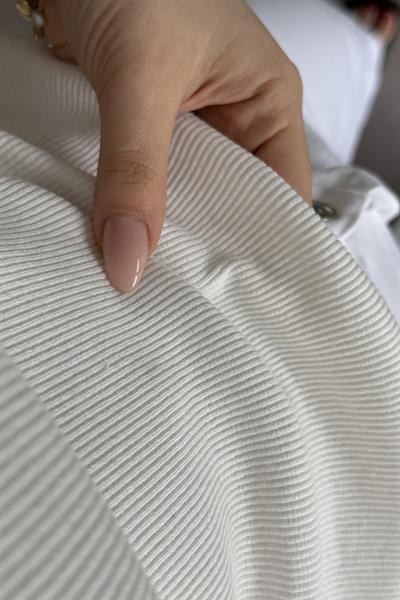 TH Kare Logolu Beyaz T-shirt