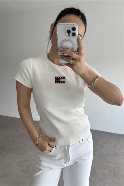 TH Kare Logolu Beyaz T-shirt