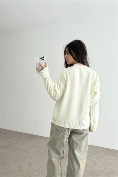 TH Nakış İşlemeli Ekru Kazak