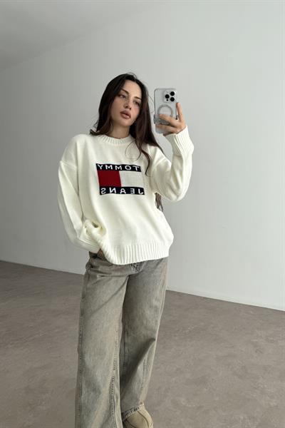 TH Nakış İşlemeli Ekru Kazak