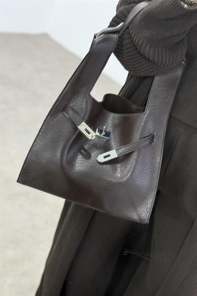 Tokalı Kemer Detaylı Kahve Deri Çanta