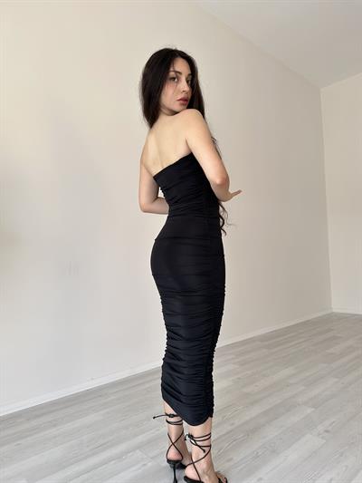 Toparlayıcı Drapeli Siyah Kalem Elbise