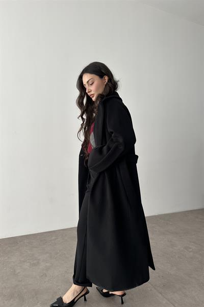 Tunica Kemer Detaylı Siyah Uzun Kaban