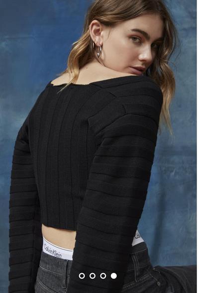 Urban Outfitters V Yaka Siyah Kazak