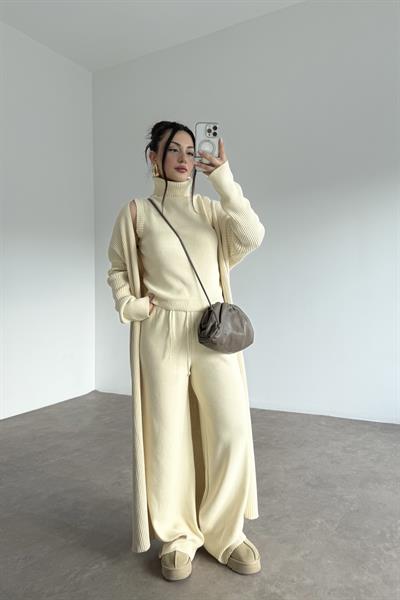 Uzun Hırkalı Pantolonlu Üç Parça Ekru Takım