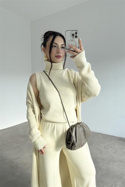 Uzun Hırkalı Pantolonlu Üç Parça Ekru Takım