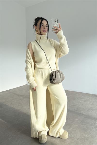 Uzun Hırkalı Pantolonlu Üç Parça Ekru Takım