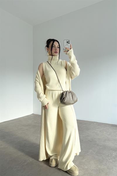 Uzun Hırkalı Pantolonlu Üç Parça Ekru Takım