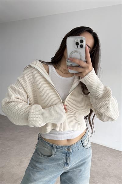 Uzun Yakalı Fermuarlı Ekru Hırka