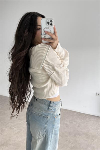 Uzun Yakalı Fermuarlı Ekru Hırka