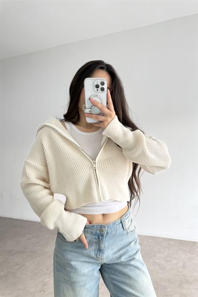 Uzun Yakalı Fermuarlı Ekru Hırka