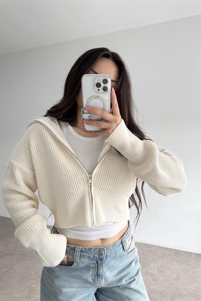 Uzun Yakalı Fermuarlı Ekru Hırka