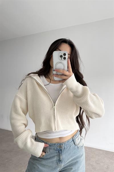 Uzun Yakalı Fermuarlı Ekru Hırka