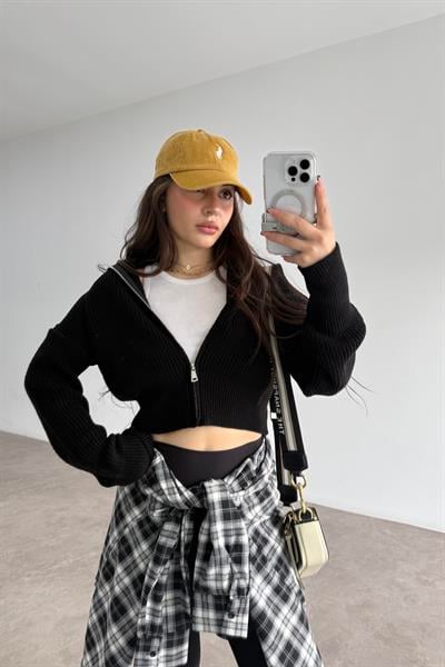 Uzun Yakalı Fermuarlı Siyah Hırka