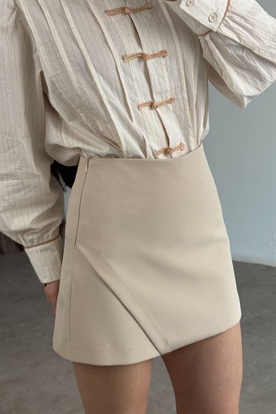 Verev Kesimli Tok Krep Bej Şort Etek