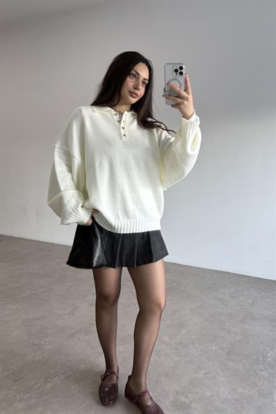 Yakalı Düğmeli Ekru Oversize Kazak