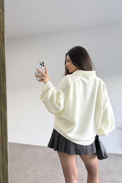 Yakalı Düğmeli Ekru Oversize Kazak
