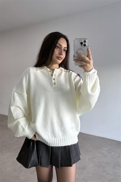 Yakalı Düğmeli Ekru Oversize Kazak