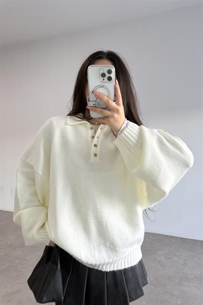 Yakalı Düğmeli Ekru Oversize Kazak