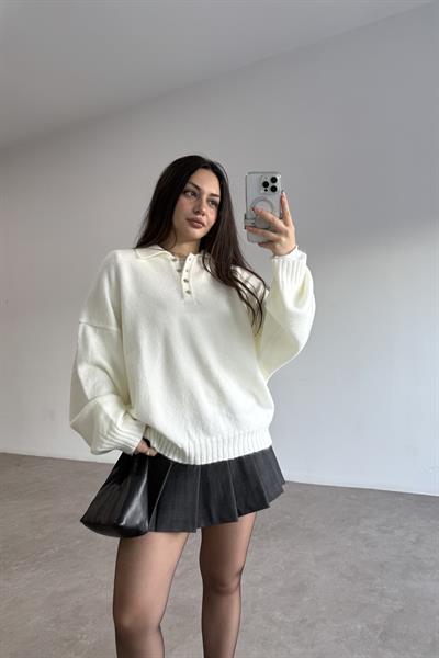 Yakalı Düğmeli Ekru Oversize Kazak