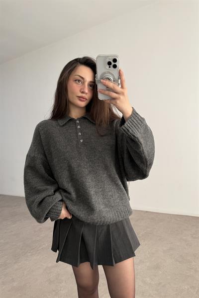 Yakalı Düğmeli Füme Oversize Kazak