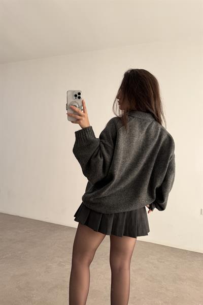 Yakalı Düğmeli Füme Oversize Kazak