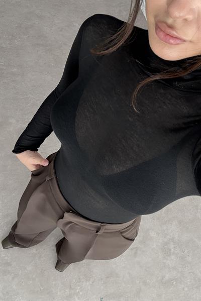 Yarı Transparan Pamuklu Boğazlı Siyah Body