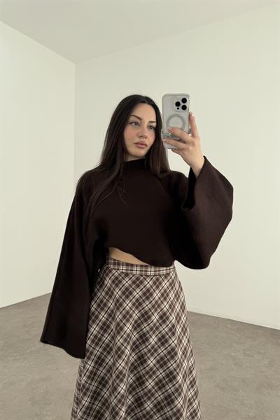 Yuvarlak Kesim Yarasa Kollu Koyu Kahve Renk Kazak