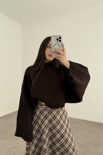 Yuvarlak Kesim Yarasa Kollu Koyu Kahve Renk Kazak