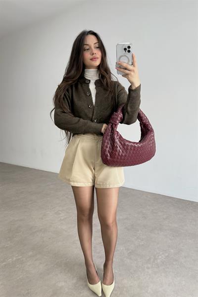 Yuvarlak Yaka Düğmeli Kısa Hırka 