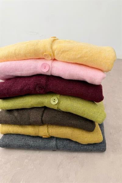 Yuvarlak Yaka Düğmeli Kısa Hırka 